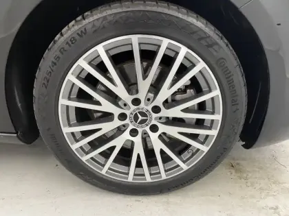 Photo 12 Mercedes Classe A  250 e 8G-DCT