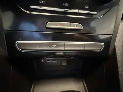Photo 73 Renault Megane  IV Berline Blue dCi 115 EDC