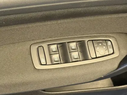 Photo 39 Renault Megane  IV Berline Blue dCi 115 EDC