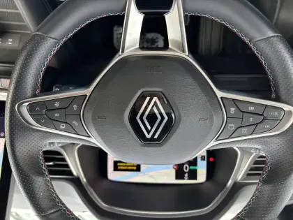 Photo 35 Renault Captur  E-Tech full hybrid 145 ch