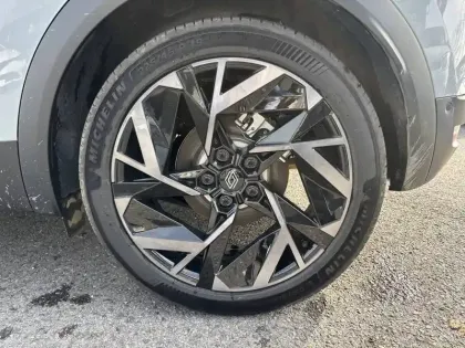 Photo 100 Renault Captur  E-Tech full hybrid 145 ch