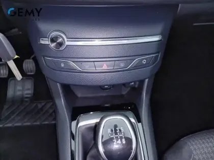 Photo 13 Peugeot 308  SW PureTech 110ch S&S BVM6