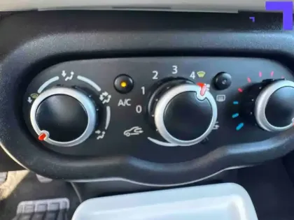 Photo 8 Renault Twingo  III 0.9 TCe 90 Energy E6C