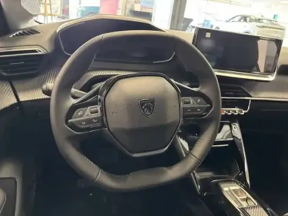 Photo 8 Peugeot 208  Electrique 54 kWh 156ch