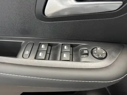 Photo 20 Peugeot 208  Electrique 54 kWh 156ch