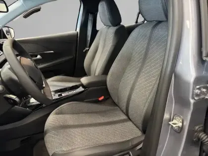 Photo 10 Peugeot 208  Electrique 54 kWh 156ch