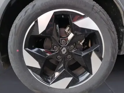 Photo 9 Renault Captur  E-Tech full hybrid 145 ch