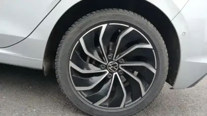 Photo 43 Volkswagen Golf Gén. VIII Ph1 Style 5