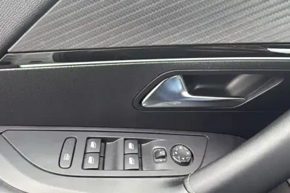 Photo 27 Peugeot 2008  PureTech 130 S&S EAT8