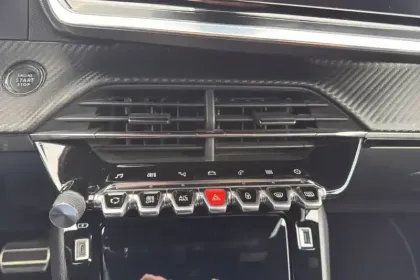 Photo 23 Peugeot 2008  PureTech 130 S&S EAT8