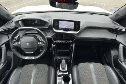 Photo 17 Peugeot 2008  PureTech 130 S&S EAT8