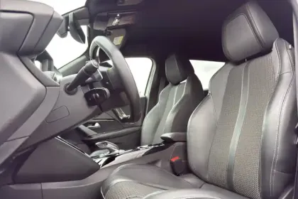 Photo 13 Peugeot 2008  PureTech 130 S&S EAT8