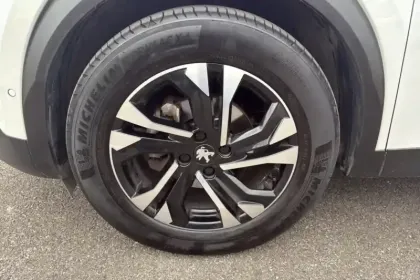 Photo 8 Peugeot 2008  PureTech 130 S&S EAT8