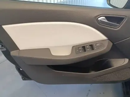 Photo 29 Renault Clio  E-Tech 140 - 21N