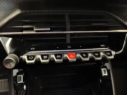 Photo 19 Peugeot 2008  Hybrid 145 e-DCS6