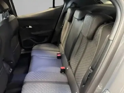 Photo 11 Peugeot 2008  Hybrid 145 e-DCS6