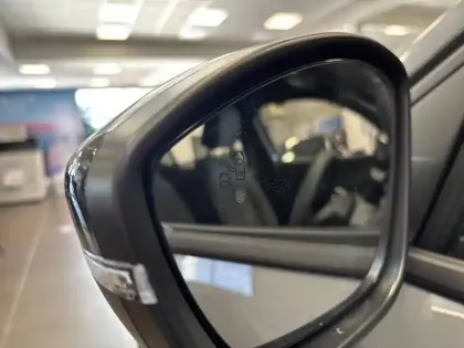 Photo 45 Peugeot 2008  Hybrid 145 e-DCS6