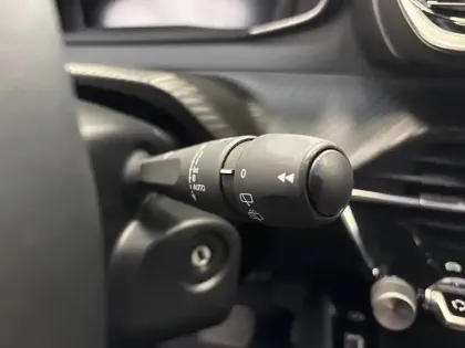 Photo 42 Peugeot 2008  Hybrid 145 e-DCS6