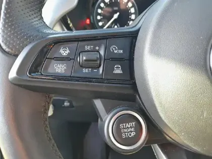 Photo 18 Alfa Romeo Tonale  1.5 Hybrid 160 ch VGT TCT7 Tributo Italiano