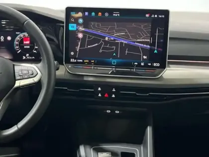 Photo 9 Volkswagen Golf 1.5 eHybrid 204 DSG6 VW Edition