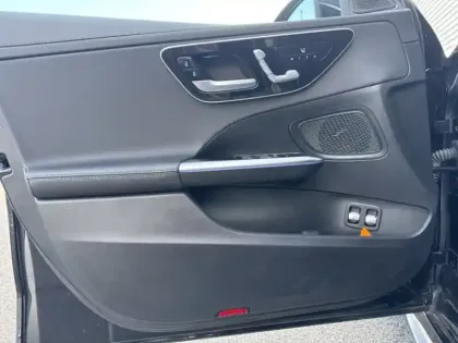 Photo 17 Mercedes Classe C  300 e Hybrid EQ Berli