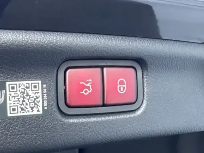 Photo 19 Mercedes Classe C  300 e Hybrid EQ Berli