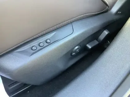 Photo 24 DS DS 4 BlueHDi 130 EAT8 Etoile - Cuir Nappa