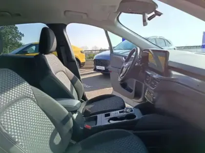 Photo 24 Ford Kuga 2.5 Duratec 180ch Hybrid FlexiFuel Titanium Business Powershift