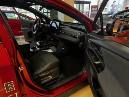 Photo 8 Toyota C-HR + 224ch 77kWh Design Grande Autonomie