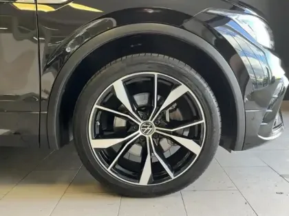 Photo 8 Volkswagen Tiguan  2.0 TDI 200ch R-Line Exclusive 4Motion DSG7