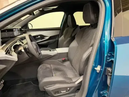 Photo 8 Peugeot 3008  1.2 Hybrid 145ch GT e-DCS6