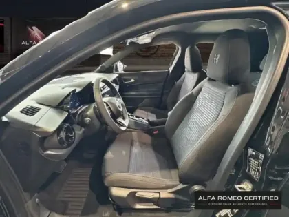 Photo 8 Alfa Romeo Junior  1.2 Ibrida 145ch e-DCT6