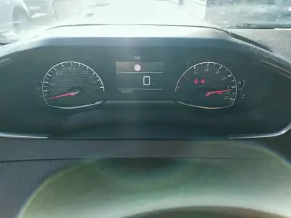 Photo 48 Peugeot 208  PureTech 100 S&S BVM6