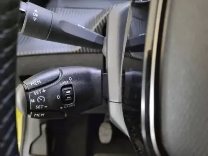 Photo 80 Peugeot 208  PureTech 100 S&S BVM6