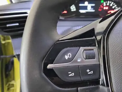 Photo 81 Peugeot 208  PureTech 100 S&S BVM6