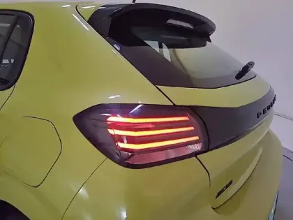 Photo 16 Peugeot 208  PureTech 100 S&S BVM6