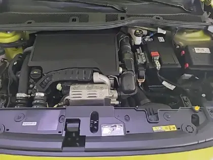 Photo 98 Peugeot 208  PureTech 100 S&S BVM6