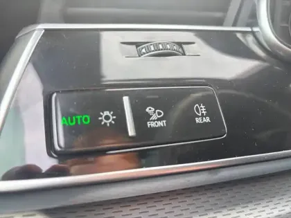 Photo 81 Audi Q8  60 TFSI e 490 Tiptronic 8 quattro