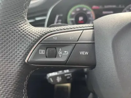 Photo 40 Audi Q8  60 TFSI e 490 Tiptronic 8 quattro