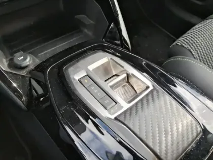 Photo 13 Peugeot 208  Hybrid 100 e-DCS6