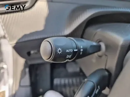 Photo 18 Peugeot 208  Electrique 54 kWh 156ch