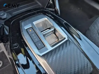 Photo 13 Peugeot 208  Electrique 54 kWh 156ch