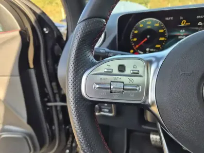 Photo 15 Mercedes GLA  200 d 8G-DCT