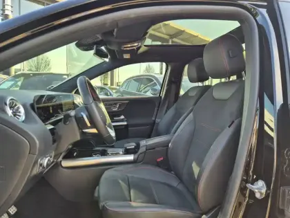 Photo 11 Mercedes GLA  200 d 8G-DCT