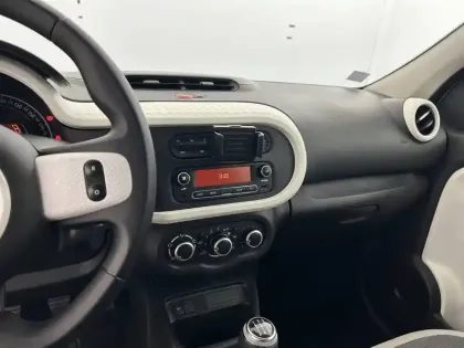 Photo 20 Renault Twingo Gén. III (C07) Ph2 Limited 5