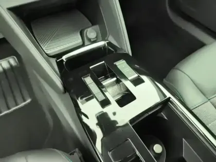 Photo 23 Citroën C4 Gén. III Ph1 C-Series 5