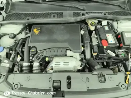 Photo 28 Peugeot 208  PureTech 130 S&S EAT8 GT Line