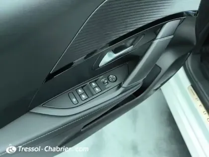 Photo 27 Peugeot 208  PureTech 130 S&S EAT8 GT Line