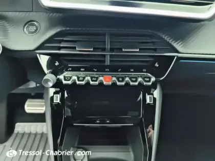 Photo 14 Peugeot 208  PureTech 130 S&S EAT8 GT Line