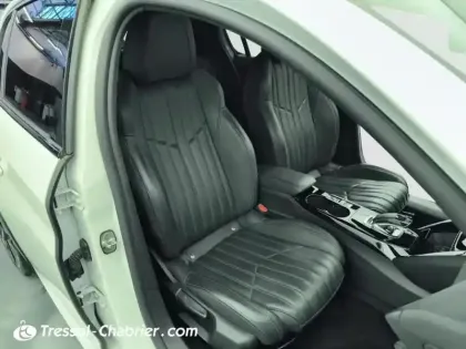 Photo 23 Peugeot 208  PureTech 130 S&S EAT8 GT Line